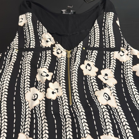 Express Black and white Floral Camisole - Picture 2 of 6